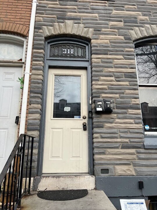 311 S 6th St-Unit -Apt 2 in Reading, PA - Building Photo
