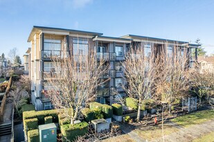 Aura 2 in Surrey, BC - Building Photo