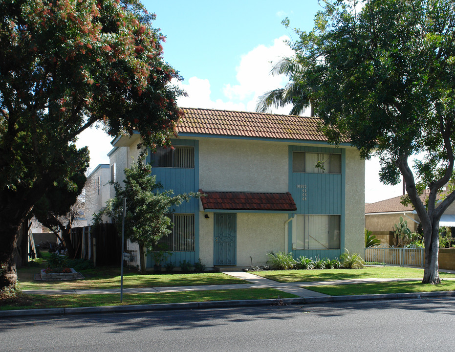 10802-10808 Oak St in Los Alamitos, CA - Building Photo