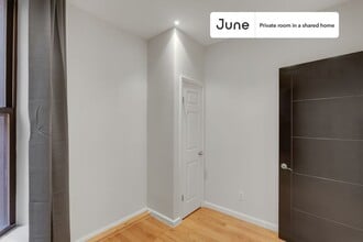 Private bedroom in 4 bed/2 bath Home in New York, NY - Building Photo - Building Photo