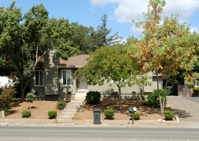 5919 Montecito Ave in Santa Rosa, CA - Building Photo - Building Photo