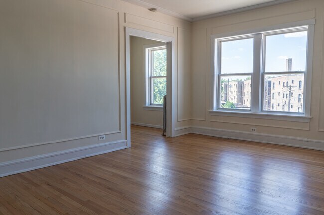 2712 N Milwaukee Ave, Unit 304 in Chicago, IL - Foto de edificio - Building Photo