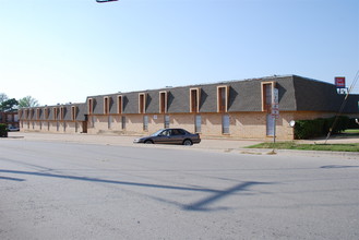 Willowwood Student Housing in Denton, TX - Building Photo - Building Photo