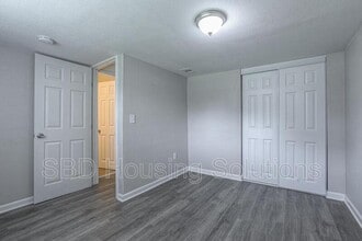805 E Albert Ave in Independence, MO - Building Photo - Building Photo