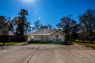 7030 State Highway 75 S in Huntsville, TX - Building Photo - Building Photo