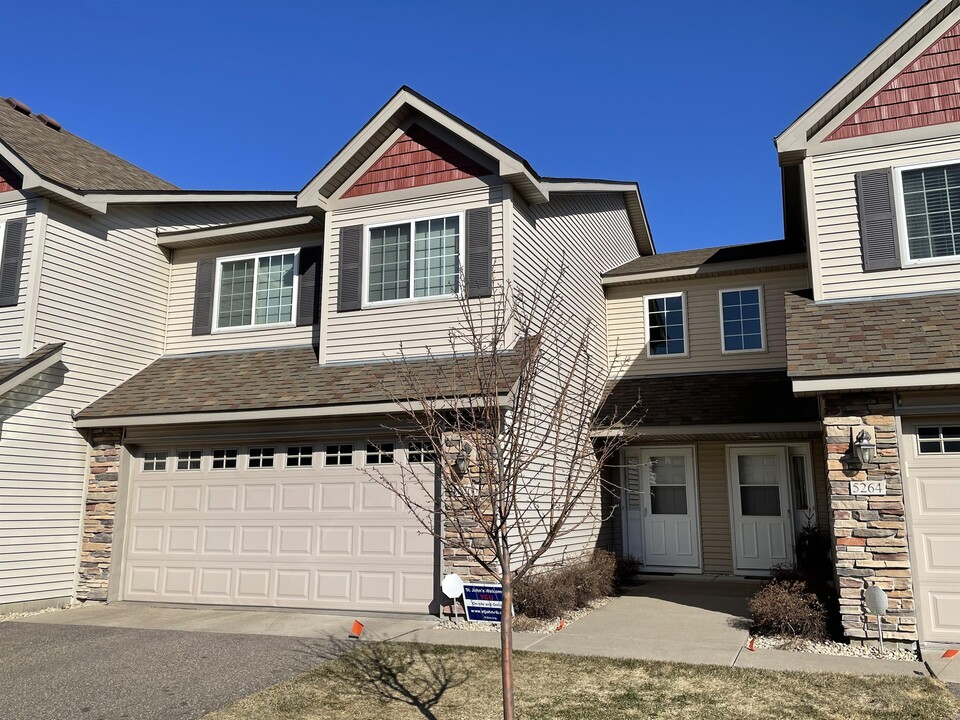 5266 Greenwood Dr in Mounds View, MN - Building Photo