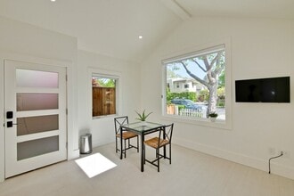 705 Lincoln Ave in Palo Alto, CA - Building Photo - Building Photo