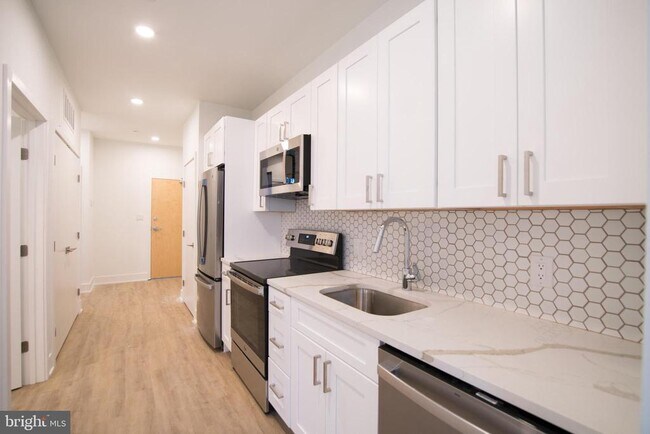 property at 1325 N Lee St