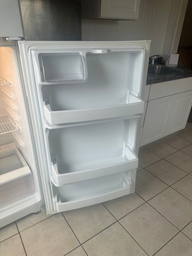 10 Marion St, Unit R in Boston, MA - Foto de edificio - Building Photo