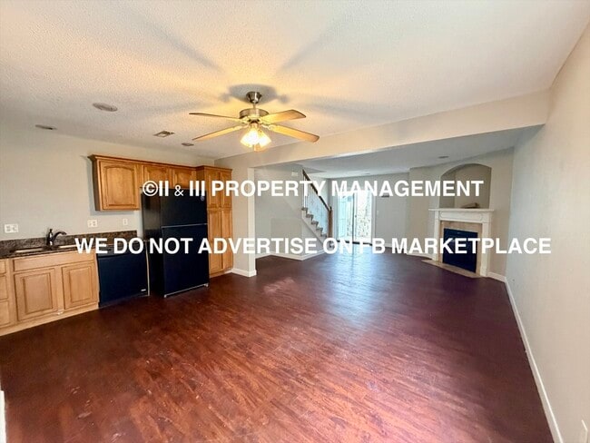 921 SW Peach Tree Ln in Blue Springs, MO - Building Photo - Building Photo