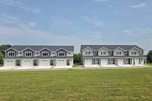 Cloverfield Townhomes in Brookings, SD - Building Photo