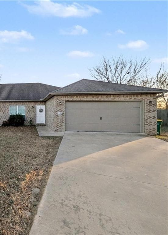 property at 862 Oakwood Ln