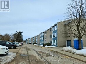 820 Laurier Blvd in Brockville, ON - Foto de edificio - Building Photo