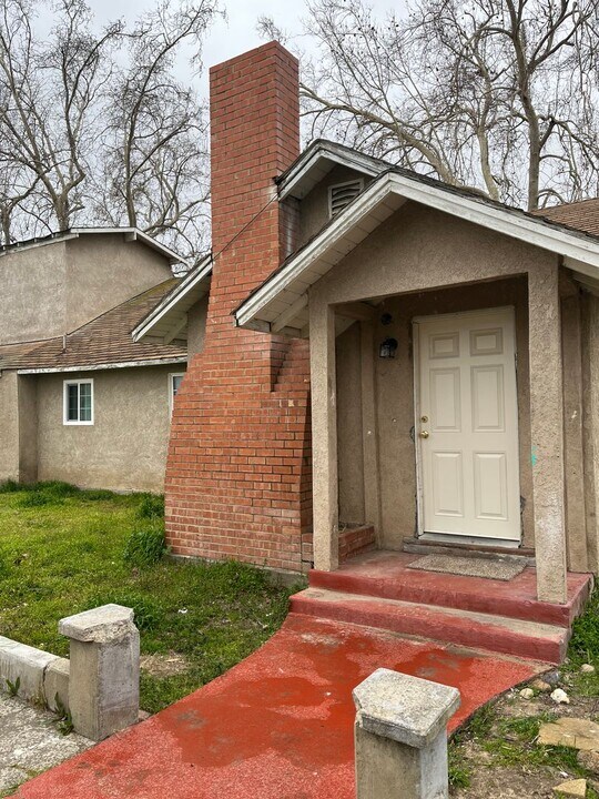 7265 Eucalyptus Ave in Winton, CA - Building Photo