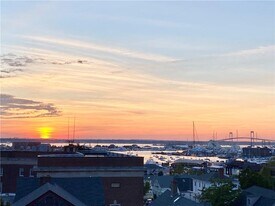 235 Spring St in Newport, RI - Building Photo
