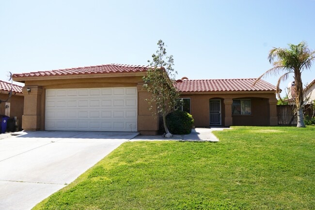property at 30605 Vía Pared