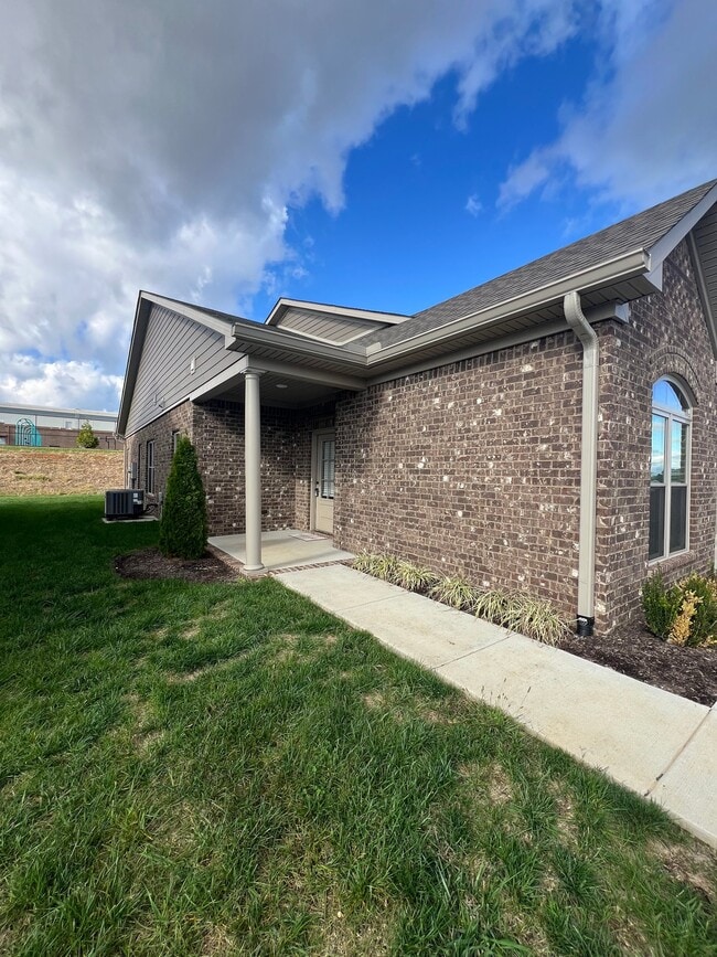 556 Cumberland Pointe Ln in Bowling Green, KY - Foto de edificio - Building Photo