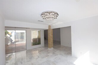 2210 Shadowbriar Dr in Houston, TX - Building Photo - Building Photo