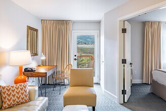 Ashland Hills Hotel Apartments in Ashland, OR - Foto de edificio - Building Photo