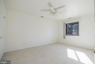 1810 Woodhollow Dr in Evesham, NJ - Building Photo - Building Photo