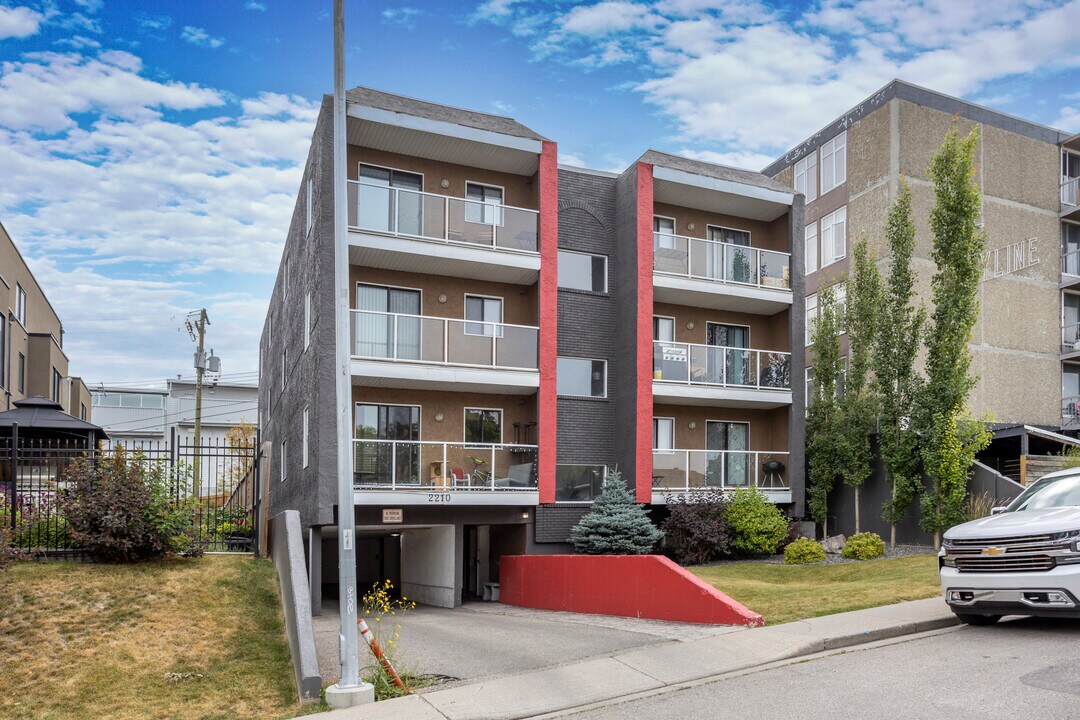 Bankview Hill Apartments in Calgary, AB - Building Photo
