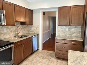 2518 S Arlington Mill Dr in Arlington, VA - Building Photo - Building Photo