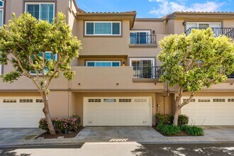 19228 Seabrook in Huntington Beach, CA - Building Photo - Building Photo