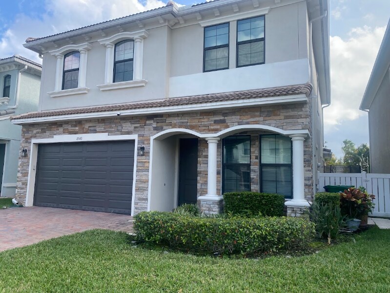 8540 NW 39th Ct in Coral Springs, FL - Building Photo