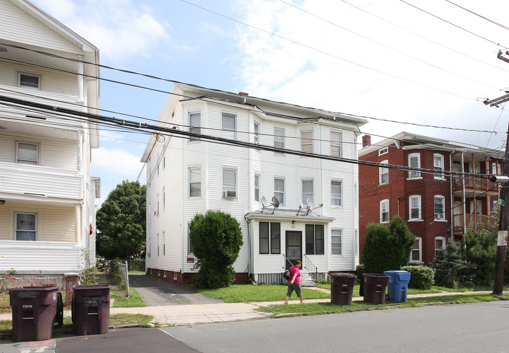 347 High St in New Britain, CT - Building Photo