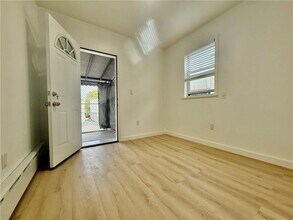 1561 E 32nd St in Brooklyn, NY - Foto de edificio - Building Photo