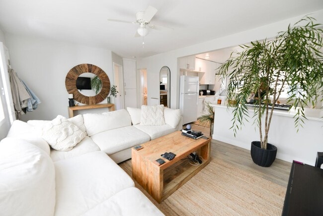 135 Avenida Pelayo in San Clemente, CA - Building Photo - Building Photo