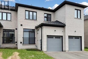 2686 Delphinium Trl in Pickering, ON - Building Photo