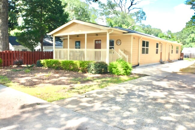 1385 Elizabeth Ln
