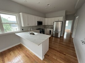 126 Cross St, Unit #4 in Somerville, MA - Building Photo