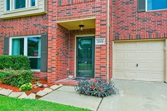2201 Ames St in Pearland, TX - Building Photo - Building Photo