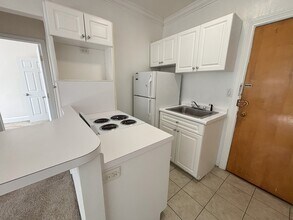 1243 Beacon St in Brookline, MA - Foto de edificio - Building Photo