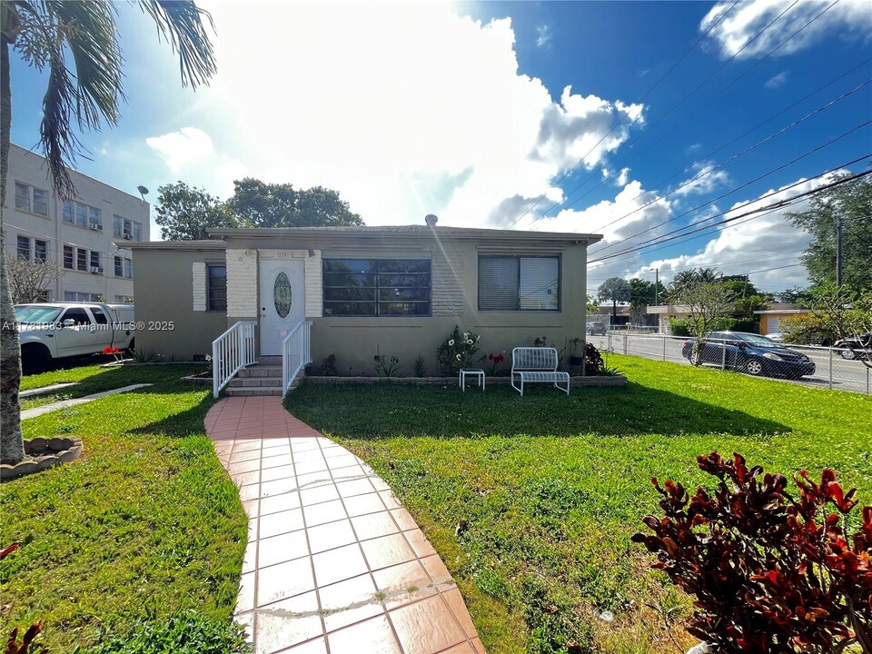 230 NW 25th Ave in Miami, FL - Building Photo