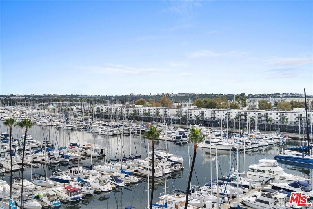 4267 Marina City Dr in Marina Del Rey, CA - Building Photo