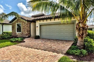 9460 Foxglove Ln in Naples, FL - Building Photo