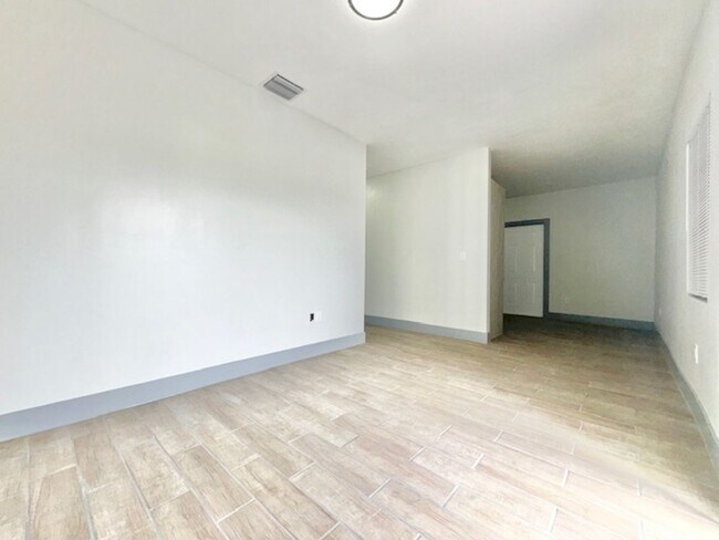 845 NW 12th St in Florida City, FL - Building Photo - Building Photo