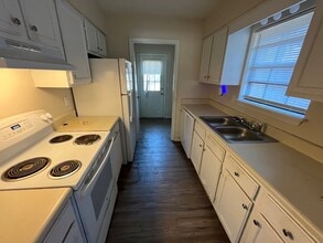 2071 Cooperwell Dr in Jackson, MS - Building Photo - Building Photo