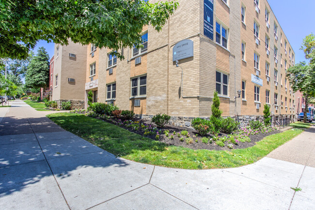 Campus Apartments in Philadelphia, PA - Building Photo - Building Photo