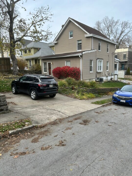 1719 William Howard Taft Rd, Unit # 2 in Cincinnati, OH - Foto de edificio