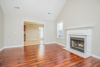 1856 Lakewood Village Dr in Nashville, TN - Building Photo - Building Photo