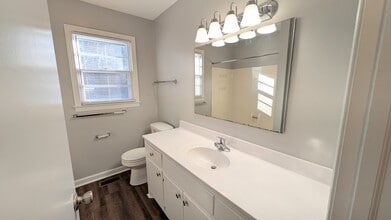 904 Clearwater Dr in Sanford, NC - Foto de edificio - Building Photo