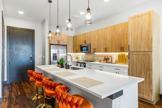 9127 Research Blvd in Austin, TX - Foto de edificio - Building Photo