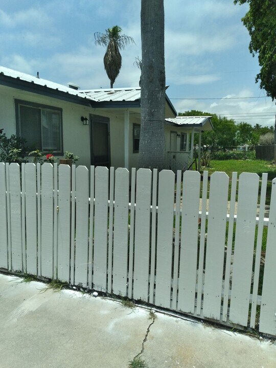 950 Weaver St in Corpus Christi, TX - Foto de edificio
