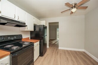 9471 Madison Ln in North Royalton, OH - Building Photo - Building Photo