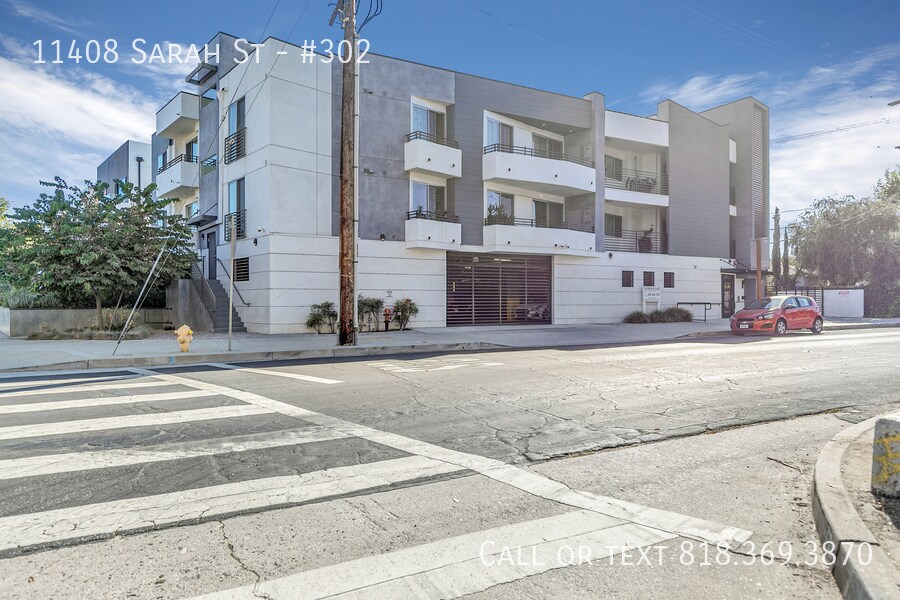 11408 Sarah St in Los Angeles, CA - Building Photo
