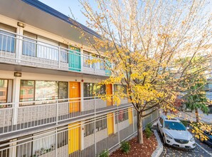 Monticello Apartments in Seattle, WA - Building Photo - Building Photo